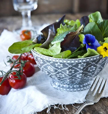 Bunter Salat als Vorbote des Frühlings