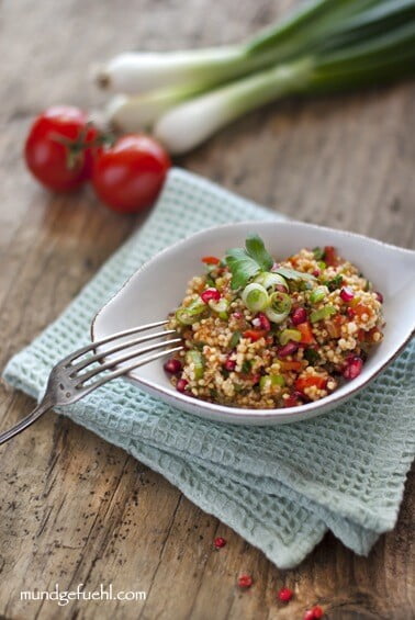 Gesundes Hirserisotto mit Granatapfelkernen / Healthy sorghum risotto with pomegranate pips