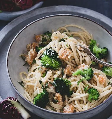 Spaghetti mit Brokkoli und gebratenem Kürbis