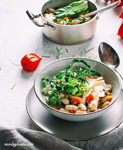Ribollita Suppe mit Bohnen und Mangold