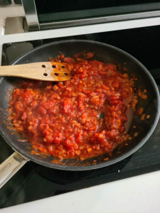 Tomatensauce in Bratpfanne