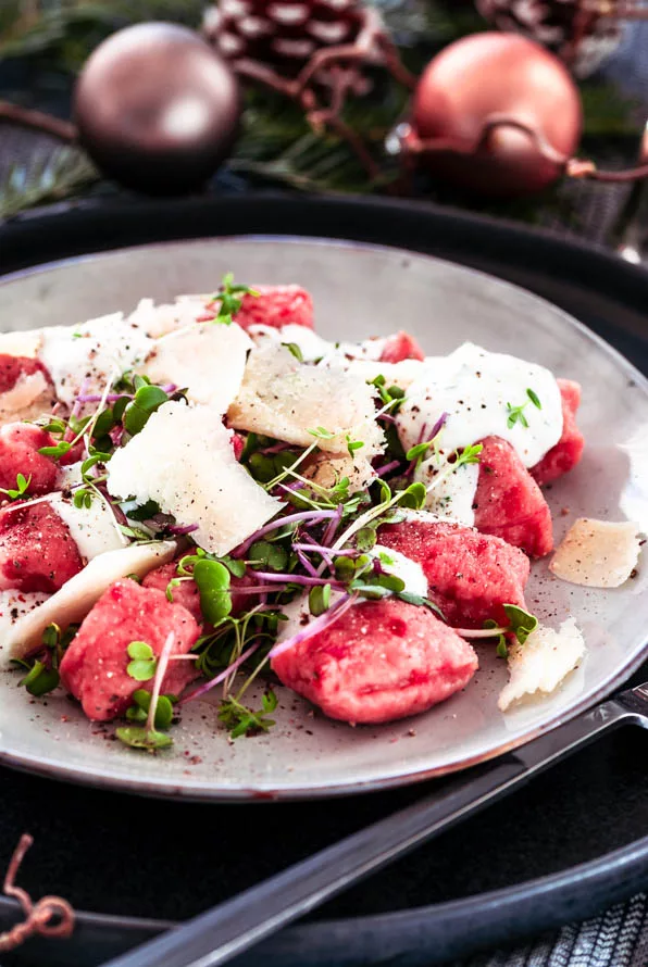 frisch gekochte rote Bete Gnocchi