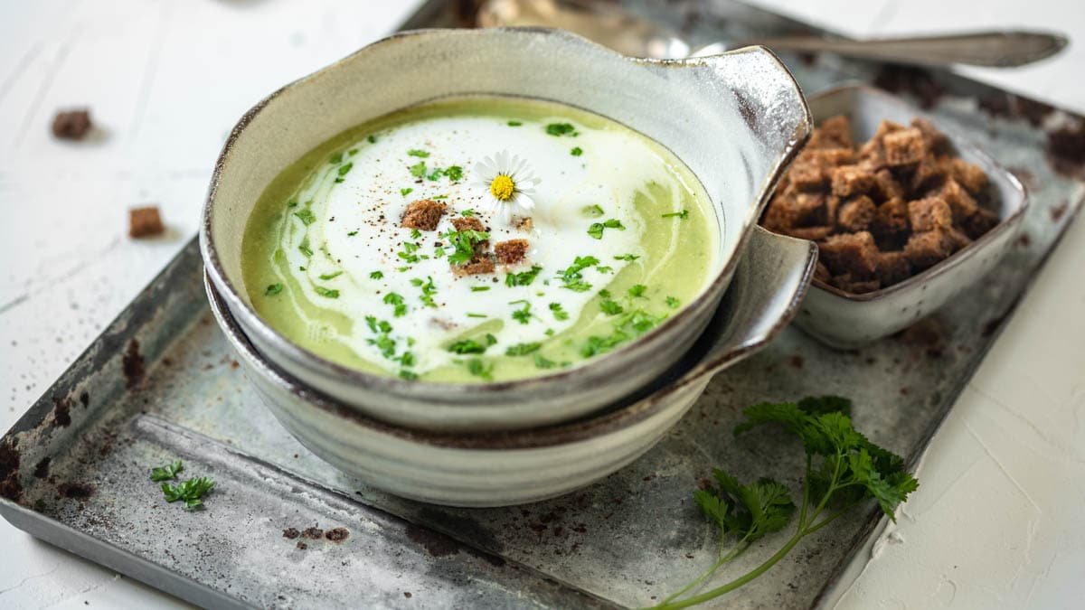 Cremige Kräutersuppe mit Croutons | Rezept Cremige Kräutersuppe mit Croutons | Rezept