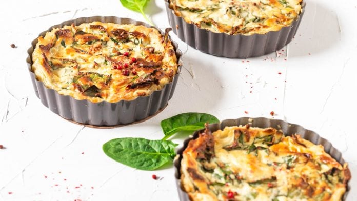 3 Tarte Formen mit Spinat Quiche