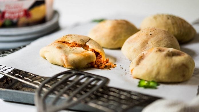 Schnelle Pizza Balls mit Schinken, Salami und Mozzarella | Rezept