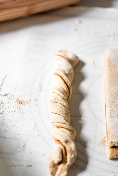 Zimtschnecken formen mit Hefeteig