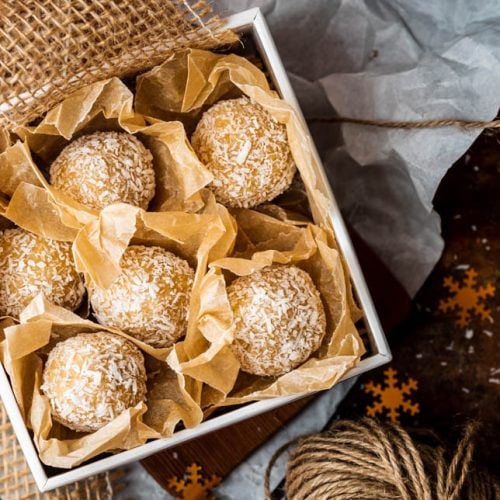 Eierlikör Pralinen in einer kleinen Geschenkbox