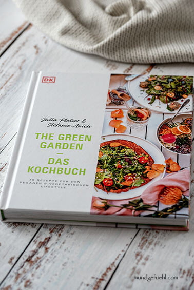 The Green Garden - Das Kochbuch liegt am Tisch