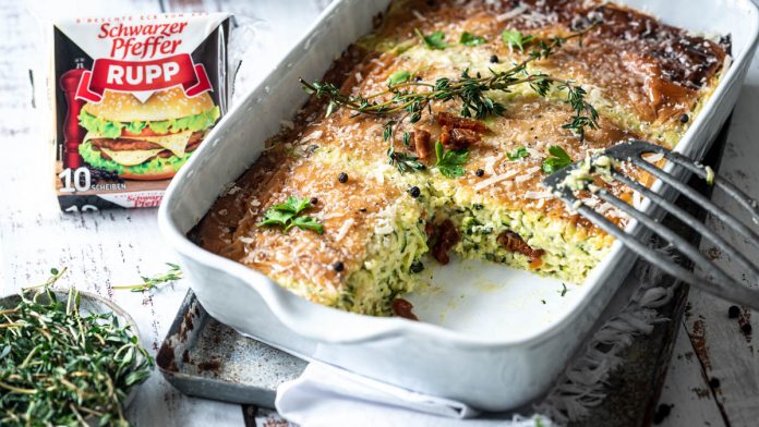 einfacher-zucchini-auflauf-mit-ricotta Zucchini Auflauf mit Ricotta in Ofenform