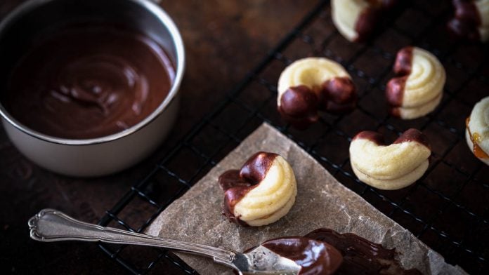 Spritzgebäck – Mini Linzer Kipferl | Rezept