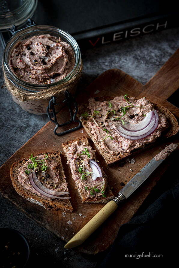 Deftige Pfanne mit selbstgemachter veganer Leberwurst | Rezept