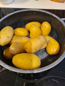 Gekochte Kartoffeln in einem Topf