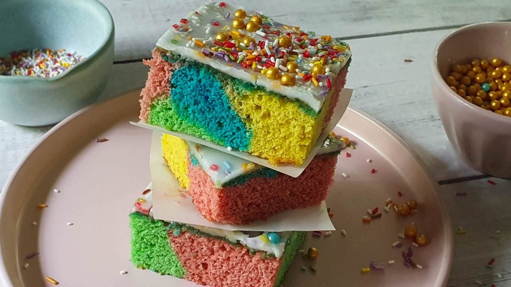 Saftiger Papageienkuchen vom Blech | Rezept