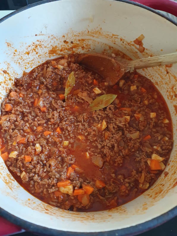 Bolognese Sauce in Kochtopf