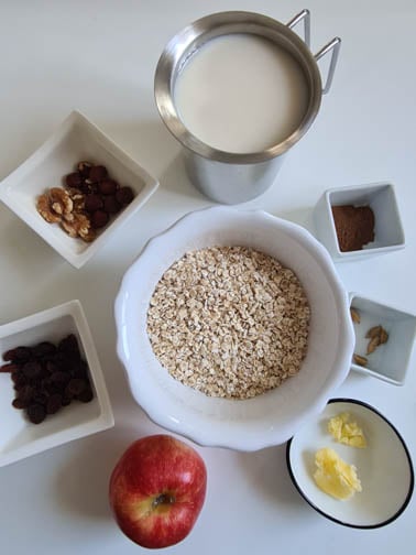 Haferflocken mit weiteren Zutaten für Apfel Zimt Porridge