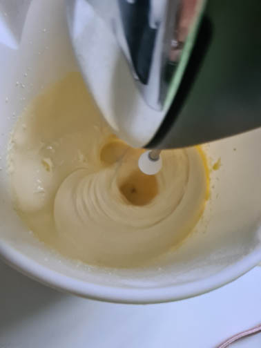 Mixer in Rührschüssel