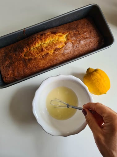 Omas Zitronenkuchen saftig und einfach | Rezept