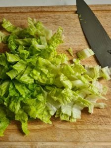 klein geschnittener Romanasalat