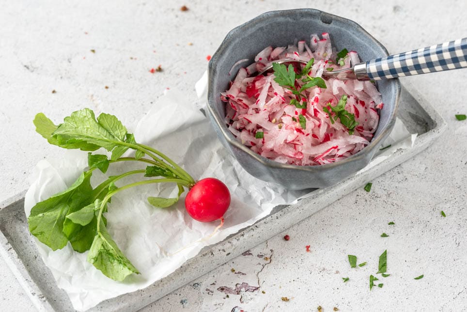 Frischer Radieschensalat als schnelle Beilage