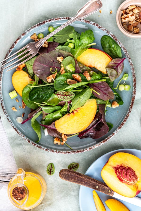 Sommersalat mit Nektarinen und Orangendressing | Rezept