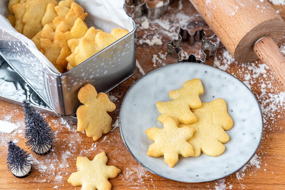 Butterplätzchen nach Omas Rezept auf Keksteller - Foodblog Mundgefühl