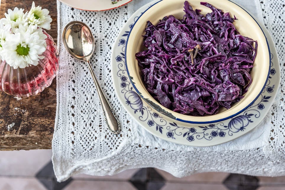 Rotkohl klassisch am gedeckten Tisch - Foodblog Mundgefühl