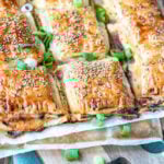 In Rechtecke geschnittener Blätterteig herzhaft