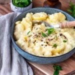 Kartoffelsalat mit Mayo hübsch angerichtet - Foodblog Mundgefühl