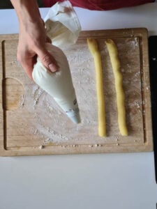 Spritzsack macht Bahnen für Kroketten Rezept