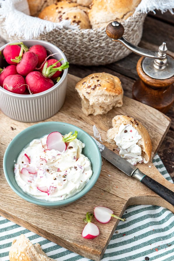 Brotaufstrich mit Radieschen | Rezept Brotaufstrich mit Radieschen | Rezept