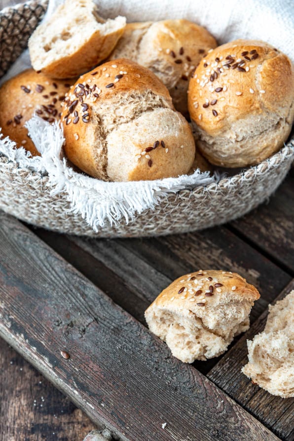 Einfache Brötchen mit Joghurt - schmecken wie vom Bäcker | Rezept