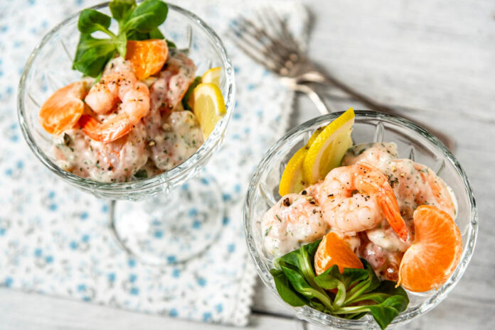 Garnelensalat hübsch in 2 Gläsern angerichtet - Foodblog Mundgefühl