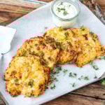 Hüttenkäsetaler mit Dip auf Blech