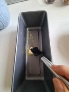 Kastenform wird eingefettet