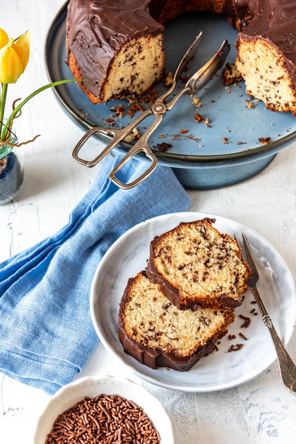 2 Stück Ameisenkuchen auf Teller