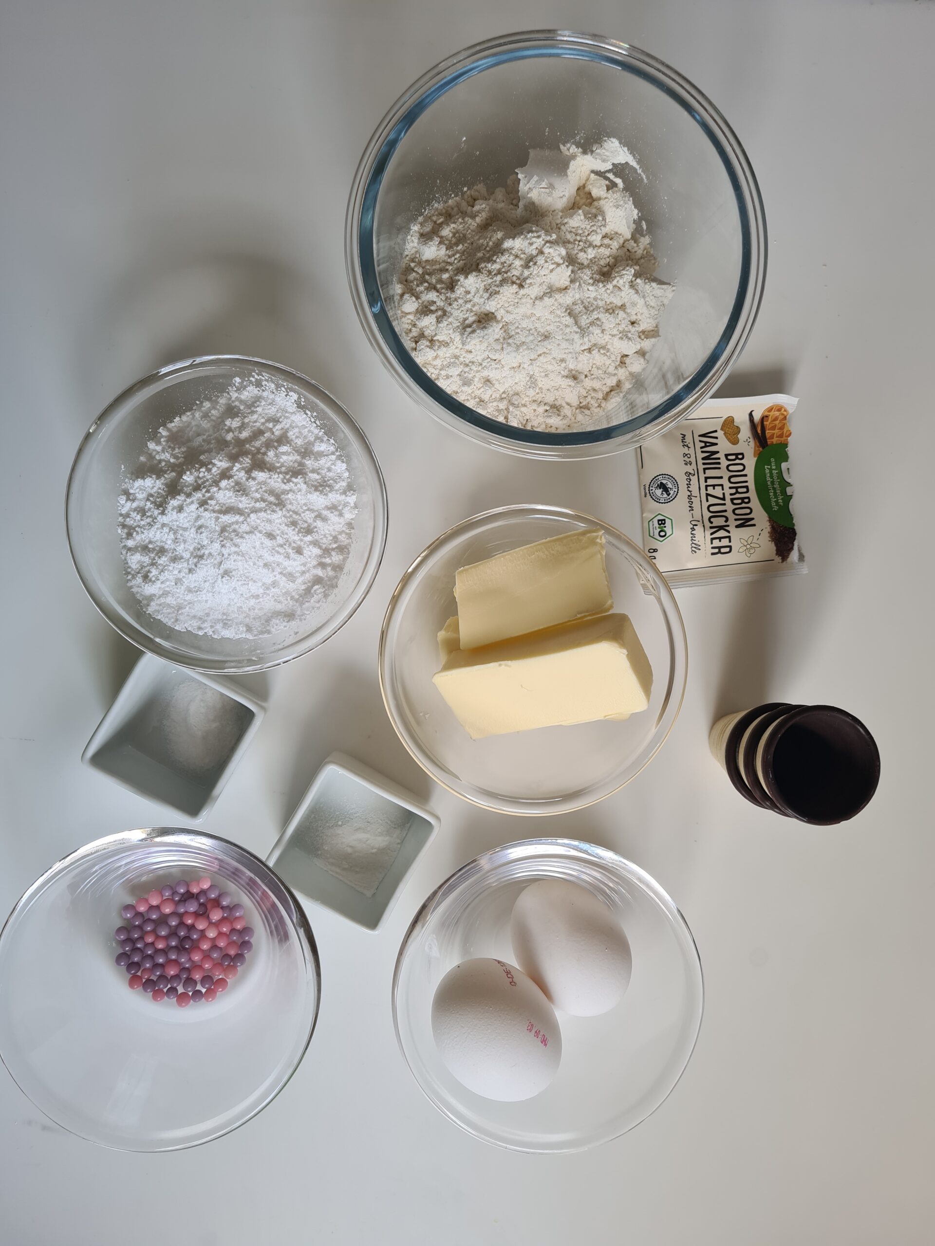 Zutaten für Eiswaffelbecher-Kuchen