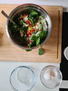 Alle Zutaten werden in Rührschüssel vermischt