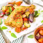 Hähnchenbeine im Ofen mit Gemüse auf Blech