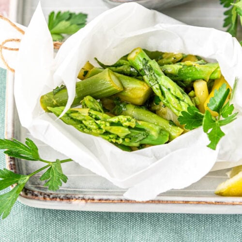 marinierter Spargelsalat in Pergament