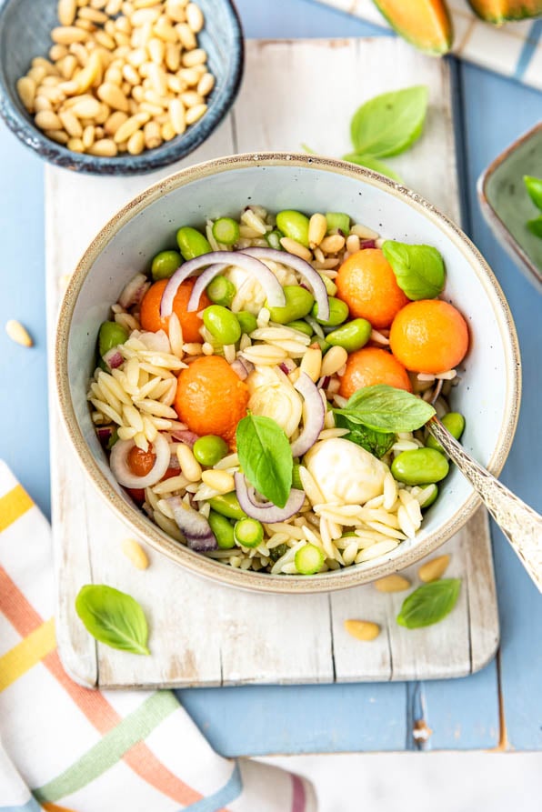 Orzo Salat mit Melone und Mozzarella