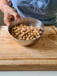 Kichererbsen in Schüssel für einfaches Curry Rezept