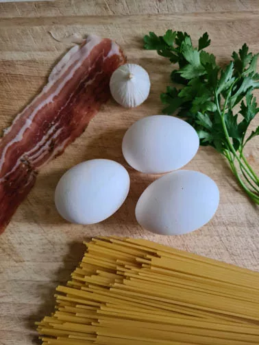 Grundzutaten für Spaghetti Carbonara