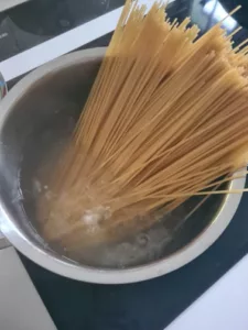 Spaghetti in Kochtopf
