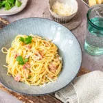 Carbonara Rezept ohne Sahne in hübschem Teller
