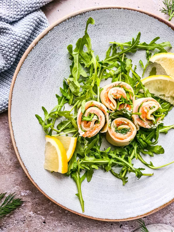 Lachsrolle mit Frischkäse als elegante Vorspeise für Gäste