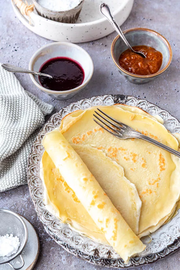 Pfannkuchen wie aus der Pfanne, locker und dünn – perfektes Pfannkuchen Grundrezept