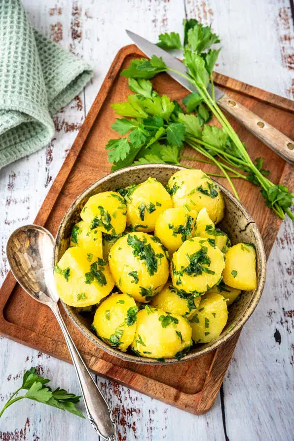 Klassische Petersilienkartoffeln Rezept einfach zubereitet mit viel frischer Petersilie