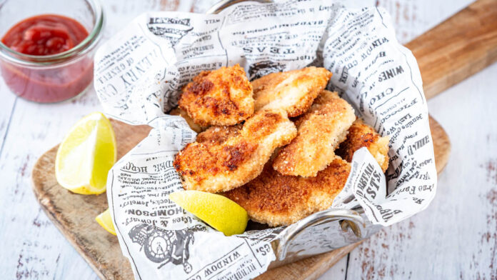 chicken-nuggets-selber-machen Chicken Nuggets selber machen – knusprige Hähnchenstücke goldbraun gebraten mit Ketchup