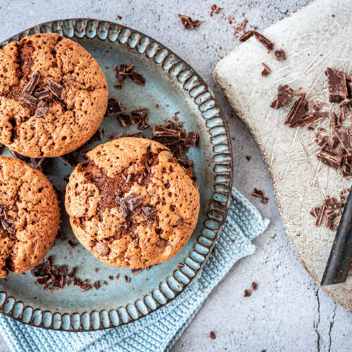 Schokomuffins Rezept – saftige Muffins mit geschmolzener Schokolade