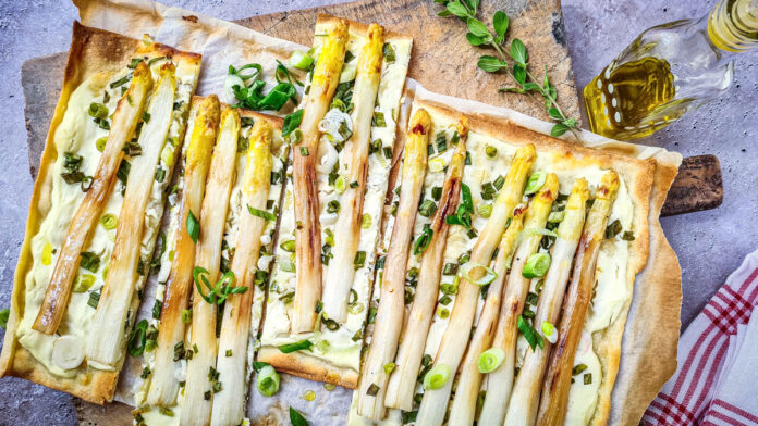 flammkuchen-mit-spargel2 Flammkuchen mit weißem Spargel und Schmand
